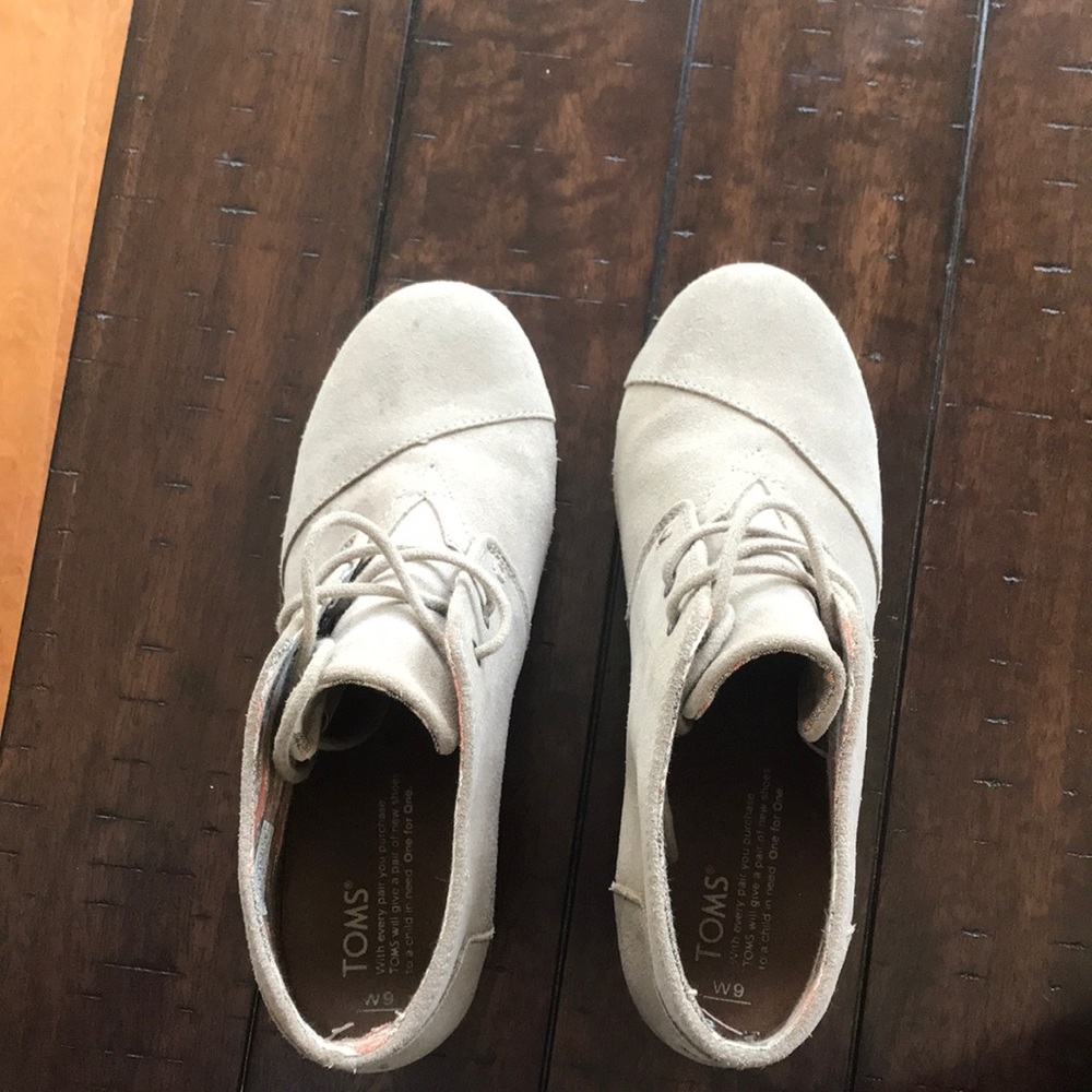 TOMS Desert Wedge Taupe Suede